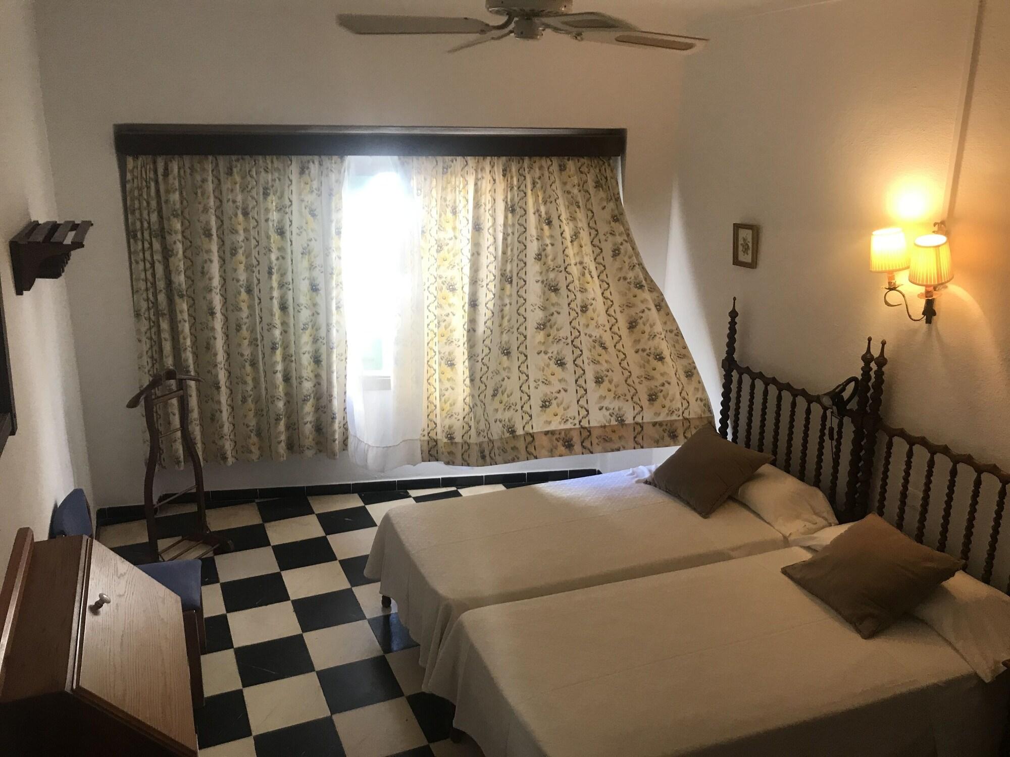 Hostal Cas Bombu Cala Ratjada  Buitenkant foto