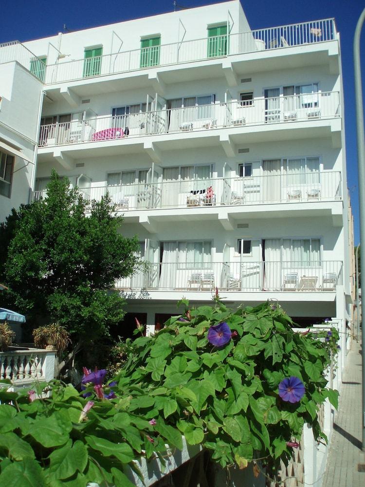 Hostal Cas Bombu Cala Ratjada  Buitenkant foto