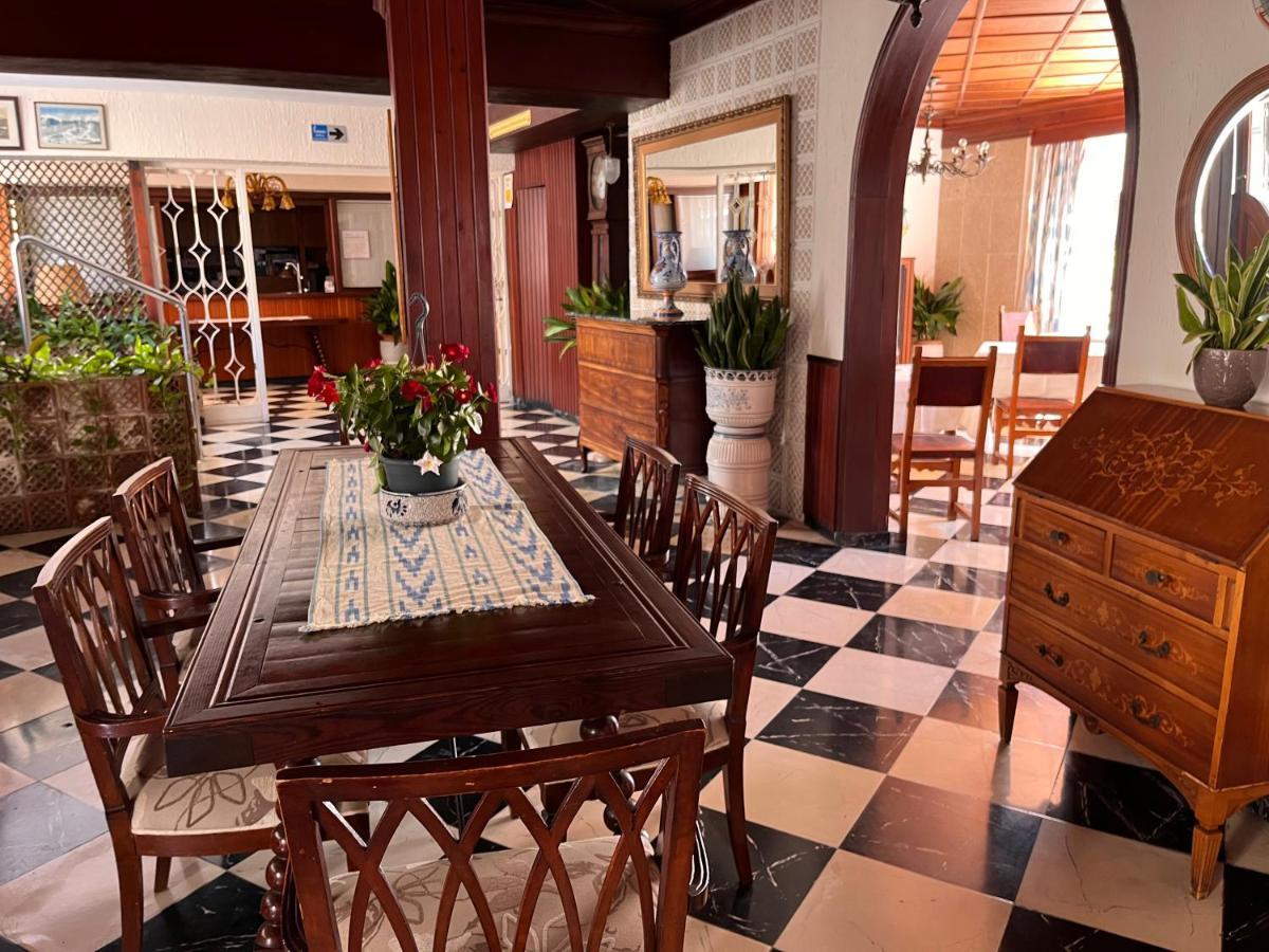 Hostal Cas Bombu Cala Ratjada  Buitenkant foto