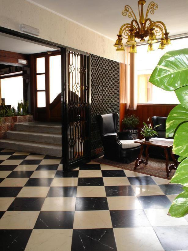 Hostal Cas Bombu Cala Ratjada  Buitenkant foto