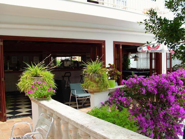 Hostal Cas Bombu Cala Ratjada  Buitenkant foto