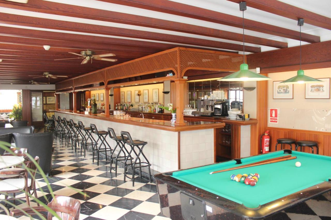 Hostal Cas Bombu Cala Ratjada  Buitenkant foto